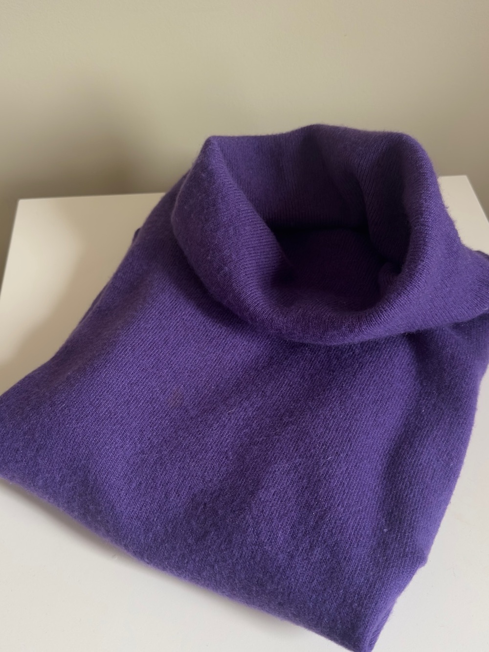 100% Cashmere Vintage Turtleneck Sweater in Grape Purple - Picture 5 of 7